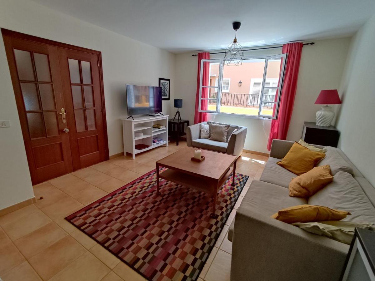 Cheerful 3 Bedroom Town House With Garage Тегесте Экстерьер фото