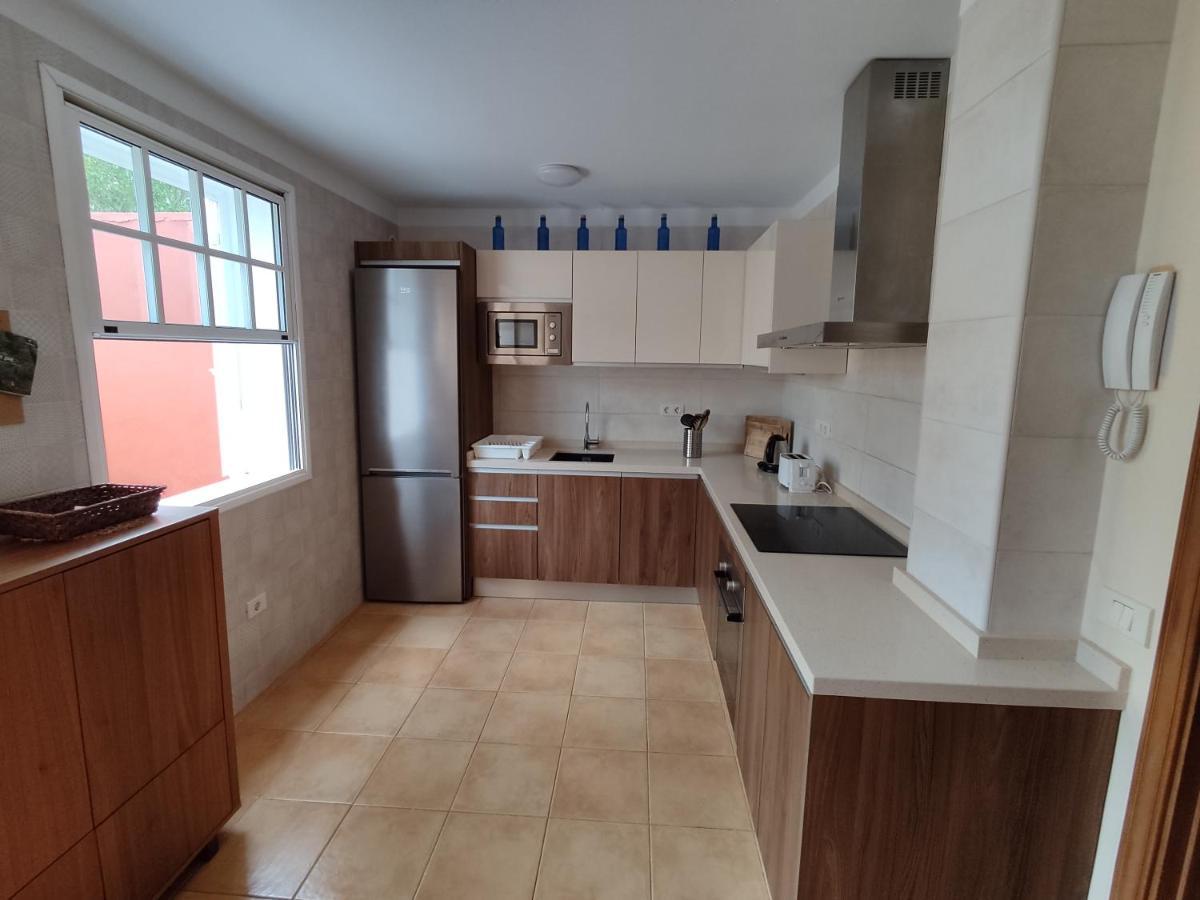 Cheerful 3 Bedroom Town House With Garage Тегесте Экстерьер фото